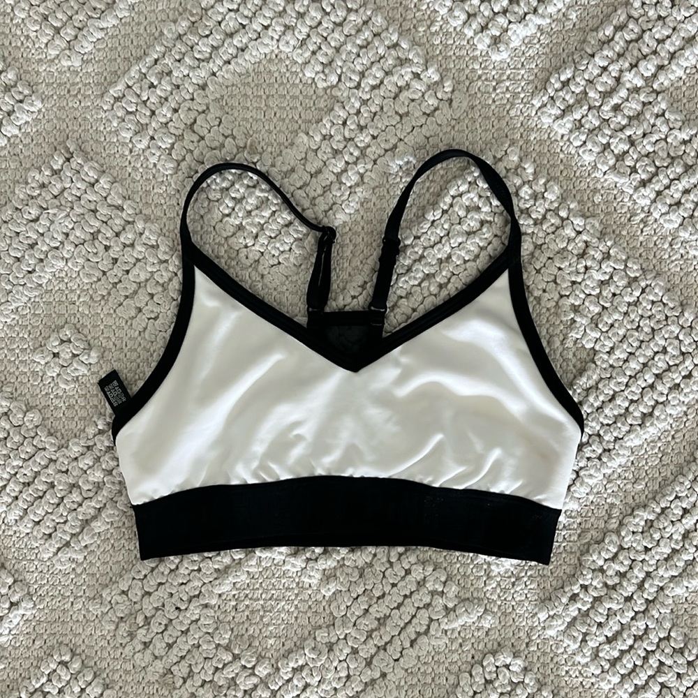 victoria’s secret pink sports bra